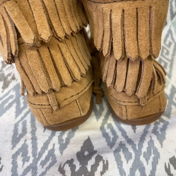 Minnetonka moccasin boots - Picture 4 of 6